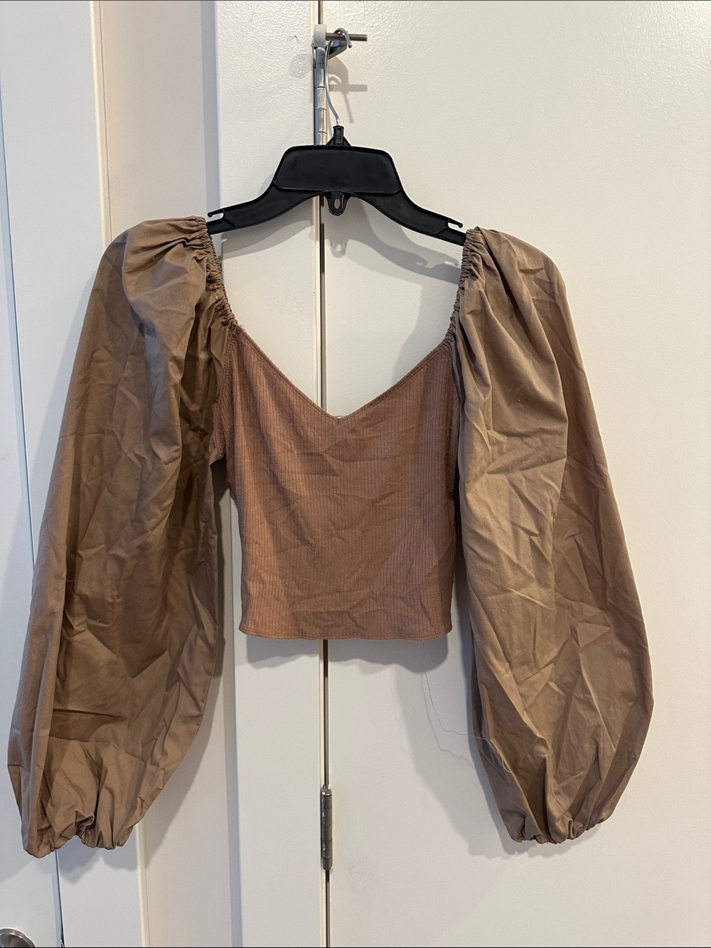 Abercrombie & Fitch Taupe Brown Puff-Sleeve V-Neck Crop Top